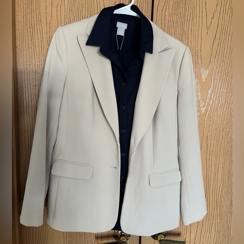 Kasper Fully Lined Cream Classic Two Button Blazer, size 8